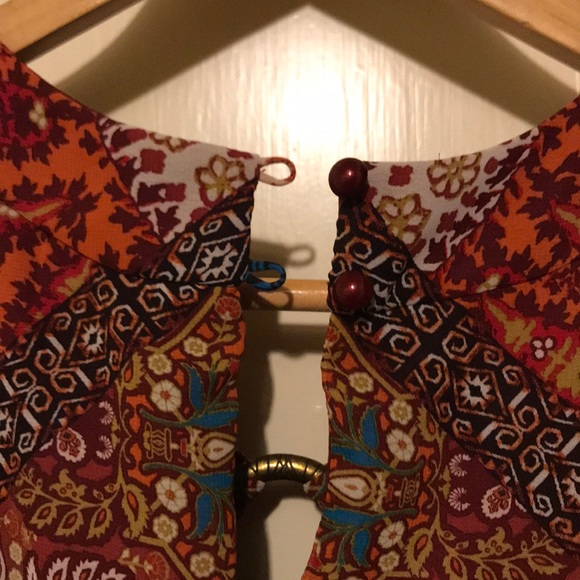 SOLD* Flowy Summer Dress - Picture 4 of 7